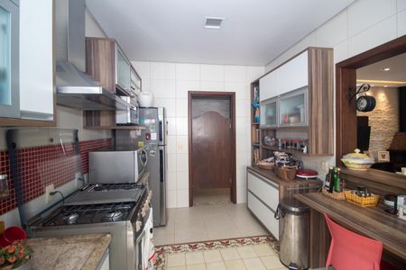 Casa à venda com 216m², 4 quartos e 4 vagasCozinha