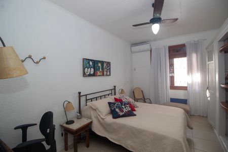 Casa à venda com 216m², 4 quartos e 4 vagasQuarto