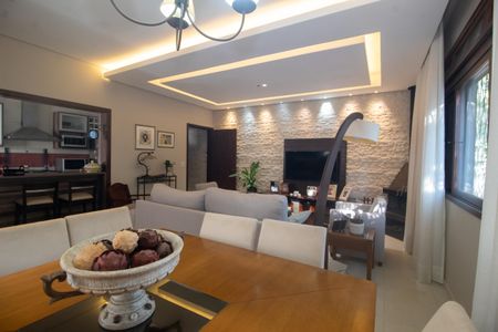 Casa à venda com 216m², 4 quartos e 4 vagasSala