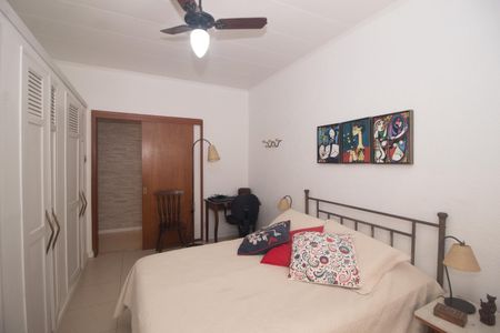 Casa à venda com 216m², 4 quartos e 4 vagasQuarto