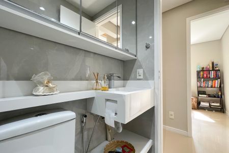 Apartamento à venda com 58m², 2 quartos e 1 vaga Apartamento à venda com 58m², 2 quartos e 1 vagaBanheiro Social