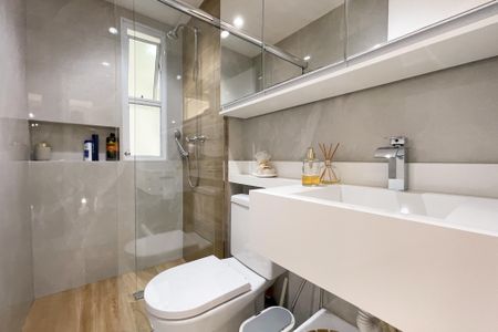 Apartamento à venda com 58m², 2 quartos e 1 vaga Apartamento à venda com 58m², 2 quartos e 1 vagaBanheiro Social