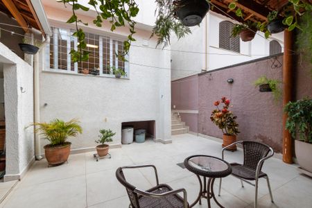 Casa à venda com 220m², 3 quartos e 2 vagasQuintal