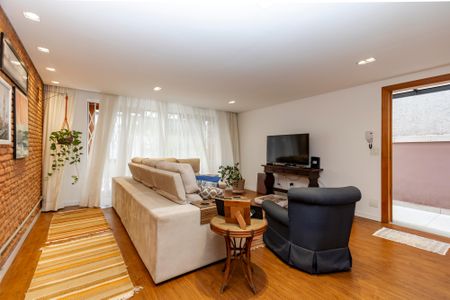 Casa à venda com 220m², 3 quartos e 2 vagasSala