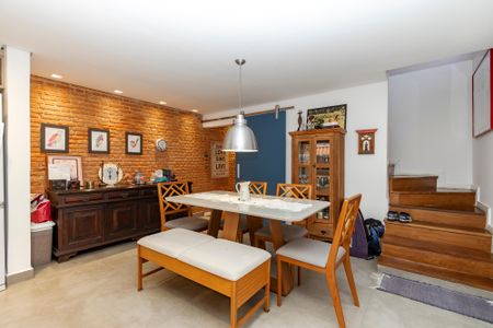 Casa à venda com 220m², 3 quartos e 2 vagasCopa/ Cozinha