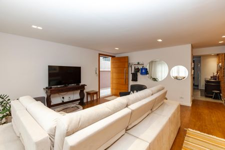 Casa à venda com 220m², 3 quartos e 2 vagasSala