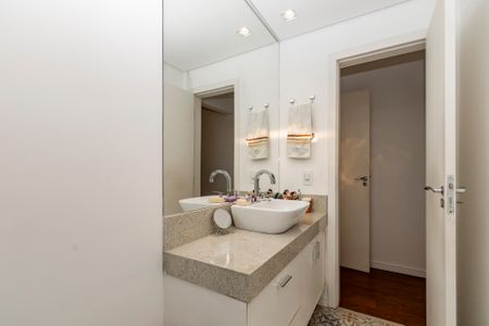 Casa à venda com 220m², 3 quartos e 2 vagasBanheiro da Suíte