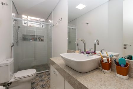 Casa à venda com 220m², 3 quartos e 2 vagasBanheiro da Suíte