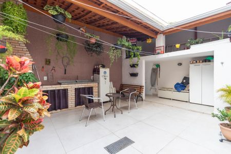 Casa à venda com 220m², 3 quartos e 2 vagasQuintal