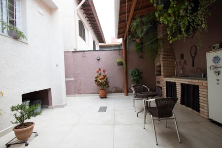 Casa à venda com 220m², 3 quartos e 2 vagasQuintal