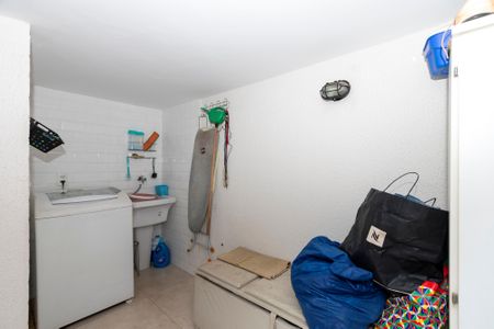 Casa à venda com 220m², 3 quartos e 2 vagasÁrea de Serviço