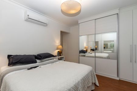 Casa à venda com 220m², 3 quartos e 2 vagasSuíte