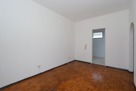 Apartamento para alugar com 70m², 2 quartos e 1 vagaSala