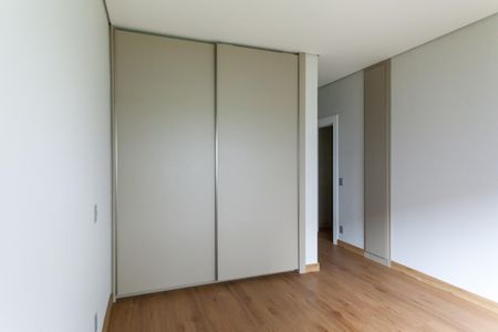 Casa à venda com 354m², 4 quartos e 8 vagasSuíte 2