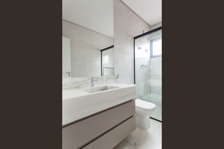 Casa à venda com 354m², 4 quartos e 8 vagasBanheiro da Suíte 4