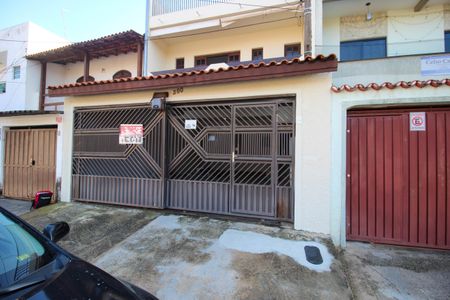 Casa para alugar com 251m², 2 quartos e 4 vagasFachada