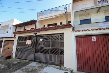 Casa para alugar com 251m², 2 quartos e 4 vagasFachada