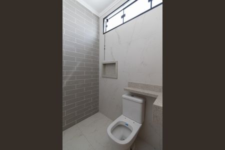 Casa à venda com 165m², 3 quartos e 3 vagasBanheiro Suíte 2