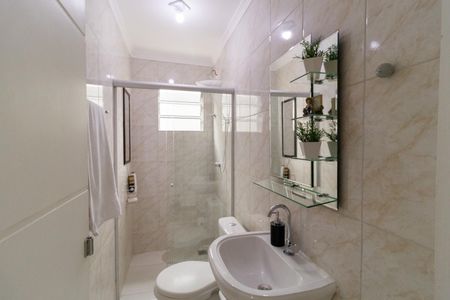 Casa à venda com 200m², 4 quartos e 2 vagas Casa à venda com 200m², 4 quartos e 2 vagasBanheiro