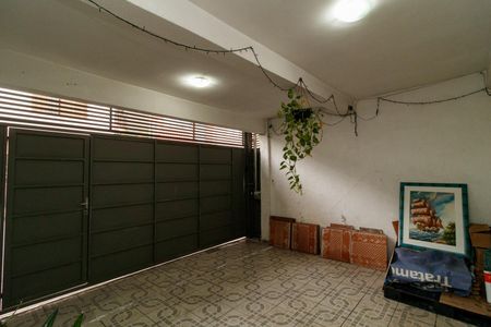 Casa à venda com 200m², 4 quartos e 2 vagas Casa à venda com 200m², 4 quartos e 2 vagasGaragem