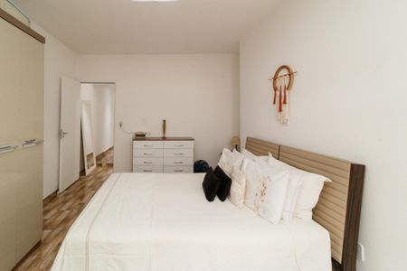 Casa à venda com 200m², 4 quartos e 2 vagas Casa à venda com 200m², 4 quartos e 2 vagasSuíte