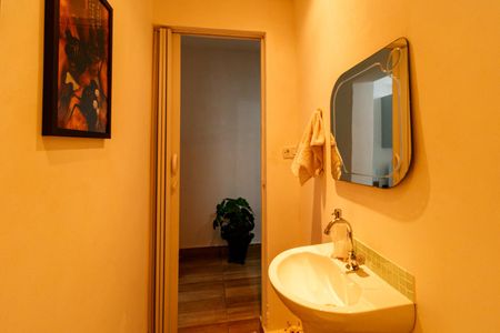 Casa à venda com 200m², 4 quartos e 2 vagas Casa à venda com 200m², 4 quartos e 2 vagasLavabo