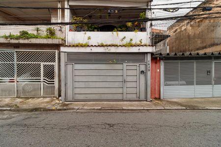 Casa à venda com 200m², 4 quartos e 2 vagas Casa à venda com 200m², 4 quartos e 2 vagasFachada