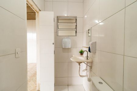 Casa à venda com 200m², 4 quartos e 2 vagas Casa à venda com 200m², 4 quartos e 2 vagasBanheiro de serviço