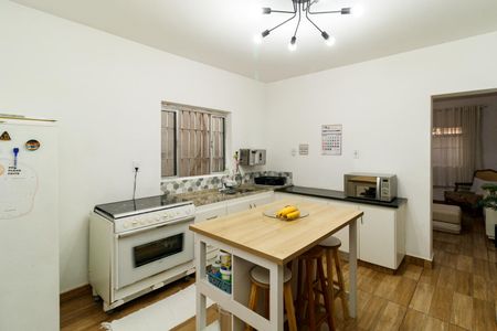 Casa à venda com 200m², 4 quartos e 2 vagas Casa à venda com 200m², 4 quartos e 2 vagasCozinha