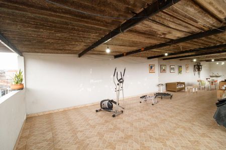 Casa à venda com 200m², 4 quartos e 2 vagas Casa à venda com 200m², 4 quartos e 2 vagasTerraço