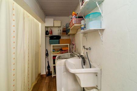 Casa à venda com 200m², 4 quartos e 2 vagas Casa à venda com 200m², 4 quartos e 2 vagasÁrea de Serviço