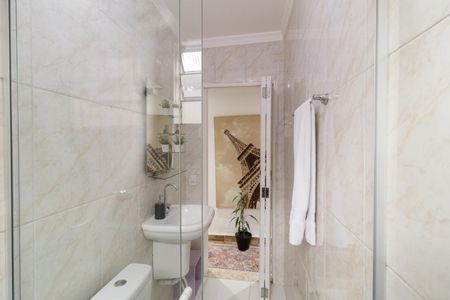 Casa à venda com 200m², 4 quartos e 2 vagas Casa à venda com 200m², 4 quartos e 2 vagasBanheiro
