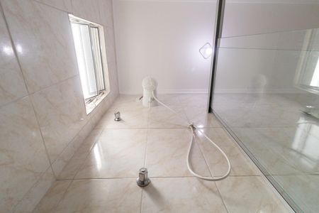 Casa à venda com 200m², 4 quartos e 2 vagas Casa à venda com 200m², 4 quartos e 2 vagasBanheiro