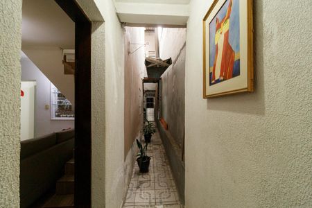 Casa à venda com 200m², 4 quartos e 2 vagas Casa à venda com 200m², 4 quartos e 2 vagasCorredor lateral