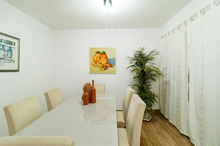 Casa à venda com 200m², 4 quartos e 2 vagas Casa à venda com 200m², 4 quartos e 2 vagasCopa