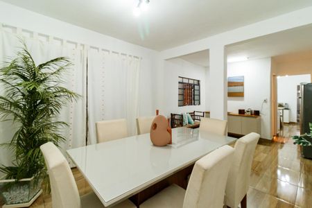 Casa à venda com 200m², 4 quartos e 2 vagas Casa à venda com 200m², 4 quartos e 2 vagasCopa
