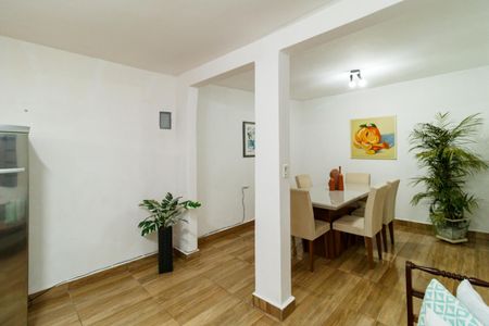 Casa à venda com 200m², 4 quartos e 2 vagas Casa à venda com 200m², 4 quartos e 2 vagasCopa