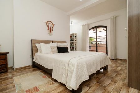 Casa à venda com 200m², 4 quartos e 2 vagas Casa à venda com 200m², 4 quartos e 2 vagasSuíte