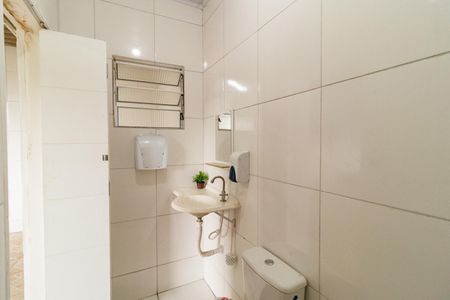 Casa à venda com 200m², 4 quartos e 2 vagas Casa à venda com 200m², 4 quartos e 2 vagasBanheiro de serviço