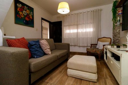 Casa à venda com 200m², 4 quartos e 2 vagas Casa à venda com 200m², 4 quartos e 2 vagasSala