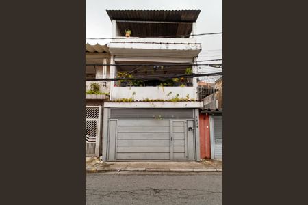 Casa à venda com 200m², 4 quartos e 2 vagas Casa à venda com 200m², 4 quartos e 2 vagasFachada
