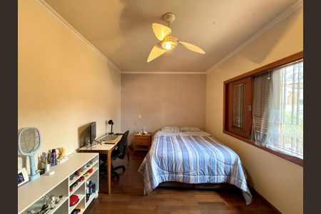 Casa à venda com 329m², 4 quartos e 3 vagas Casa à venda com 329m², 4 quartos e 3 vagasQuarto 2