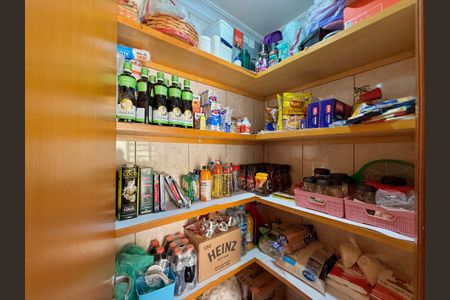 Casa à venda com 329m², 4 quartos e 3 vagas Casa à venda com 329m², 4 quartos e 3 vagasDespensa