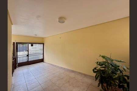 Casa à venda com 329m², 4 quartos e 3 vagas Casa à venda com 329m², 4 quartos e 3 vagasGaragem