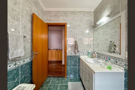 Casa à venda com 329m², 4 quartos e 3 vagas Casa à venda com 329m², 4 quartos e 3 vagasBanheiro Social