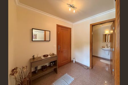 Casa à venda com 329m², 4 quartos e 3 vagas Casa à venda com 329m², 4 quartos e 3 vagasEntrada Casa