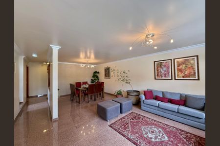 Casa à venda com 329m², 4 quartos e 3 vagas Casa à venda com 329m², 4 quartos e 3 vagasSala