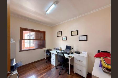 Casa à venda com 329m², 4 quartos e 3 vagas Casa à venda com 329m², 4 quartos e 3 vagasQuarto 3