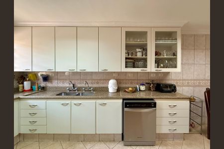 Casa à venda com 329m², 4 quartos e 3 vagas Casa à venda com 329m², 4 quartos e 3 vagasCozinha