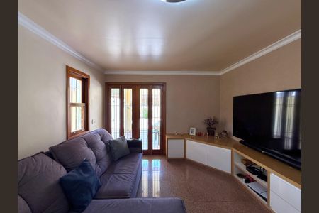 Casa à venda com 329m², 4 quartos e 3 vagas Casa à venda com 329m², 4 quartos e 3 vagasSala